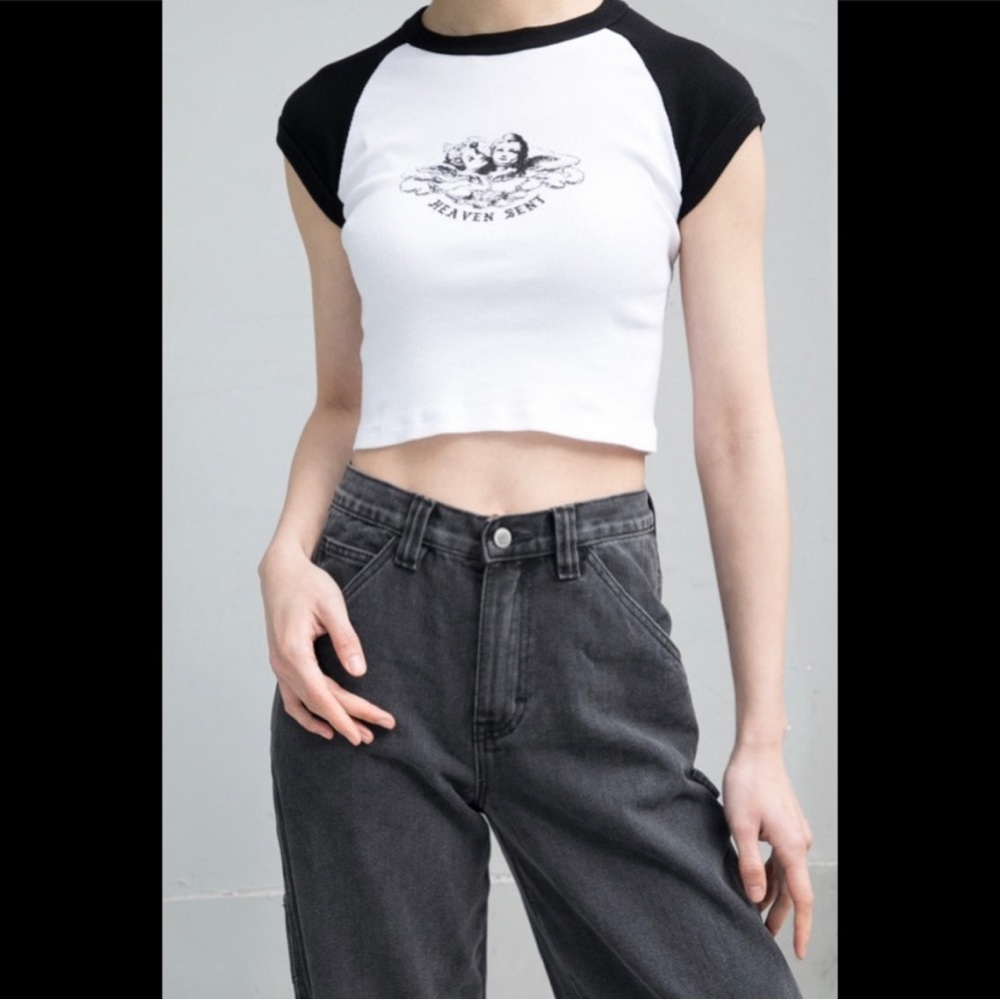 Brandy Melville Bella Heaven Sent tee. EUC. Smoke free home